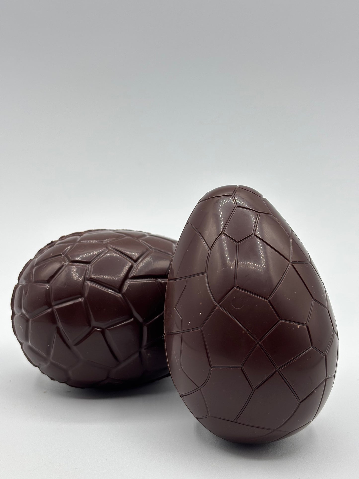 Grands Oeufs de Pâques au Chocolat Noir
