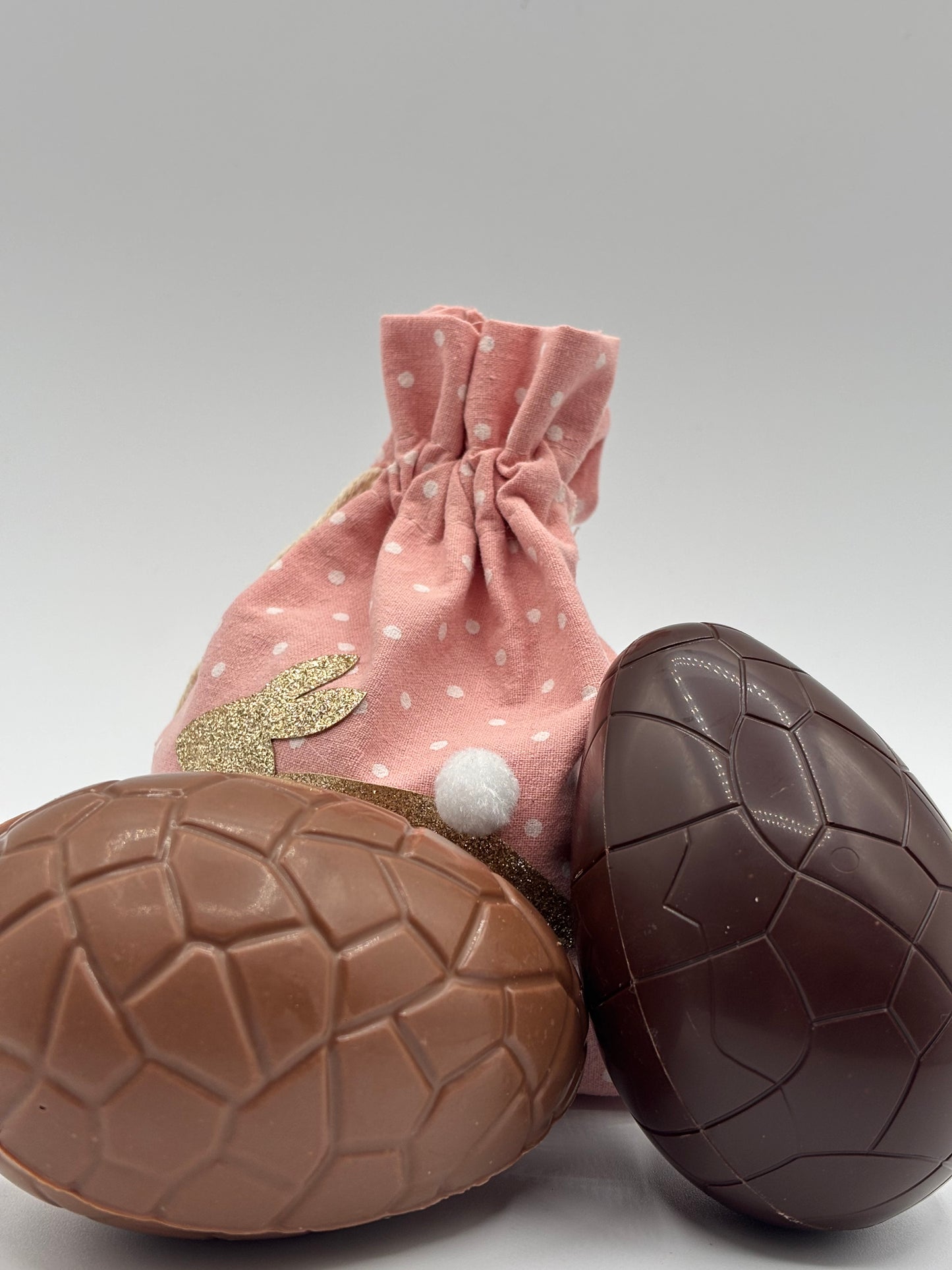 Grands Oeufs de Pâques au Chocolat Noir